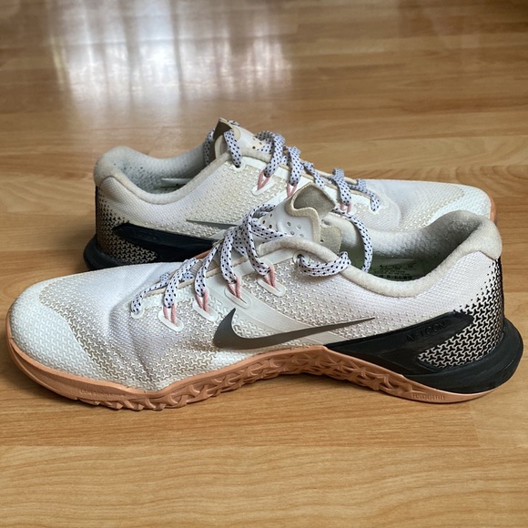 RARE NIKE METCON 4 SIZE 9 - 924593-100 WOMENS White/Nude Polka Dot Laces - Picture 7 of 8